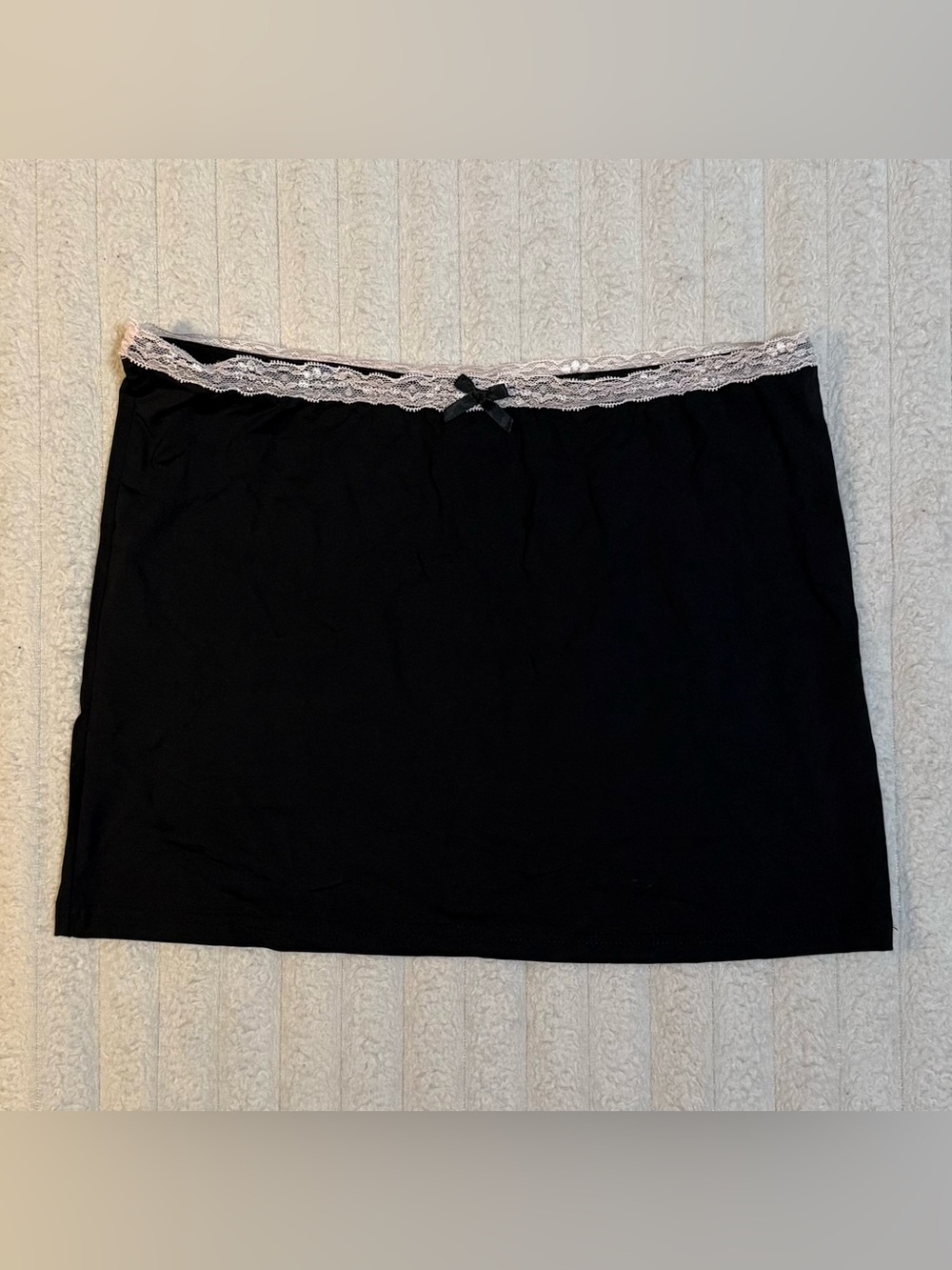 New With Tags Edikted Women’s Black Mini Skirt With Pink Lace Trim & Bow Detail